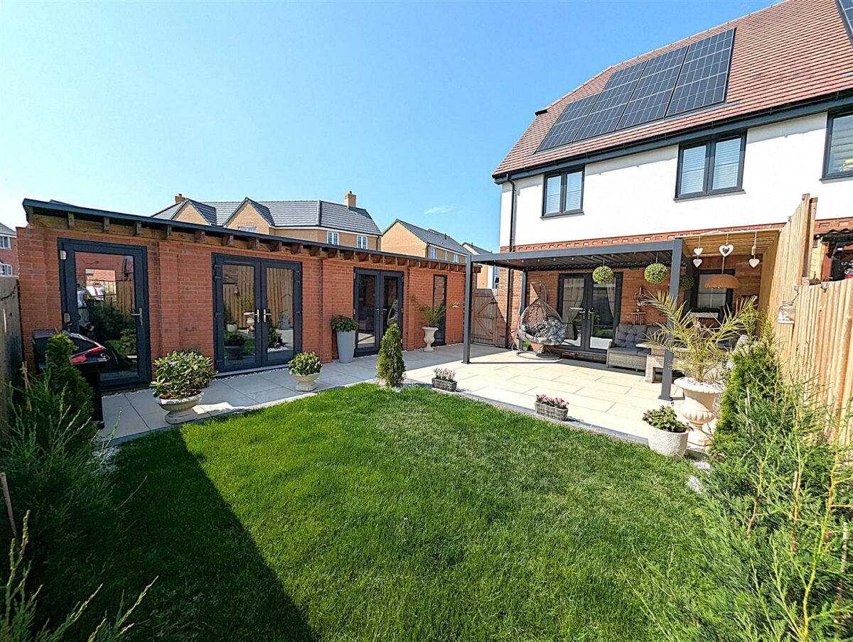 London Road, Corby