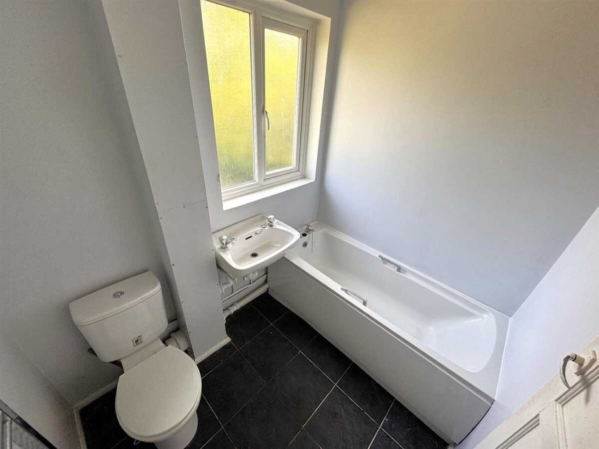 Welland Vale Road, Corby