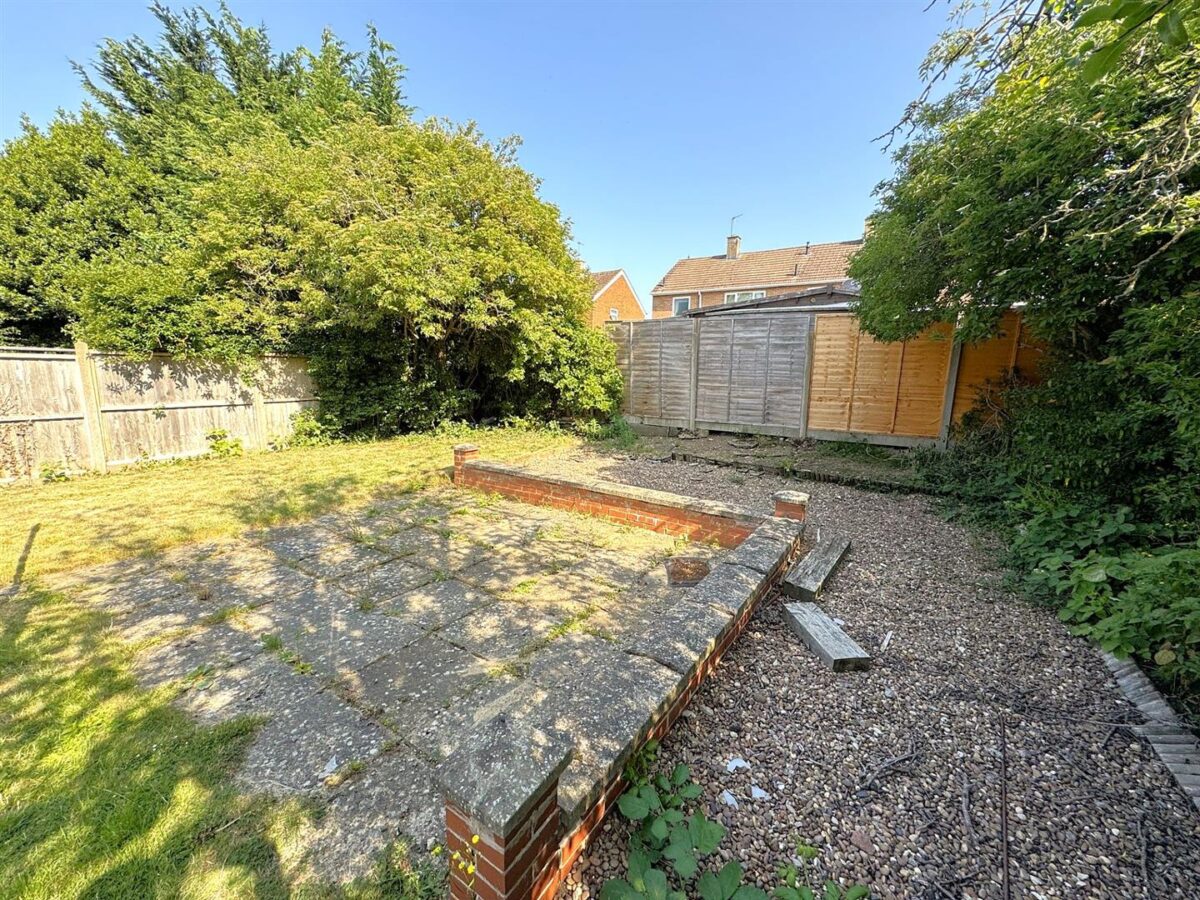 Welland Vale Road, Corby