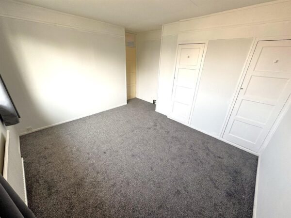 Welland Vale Road, Corby