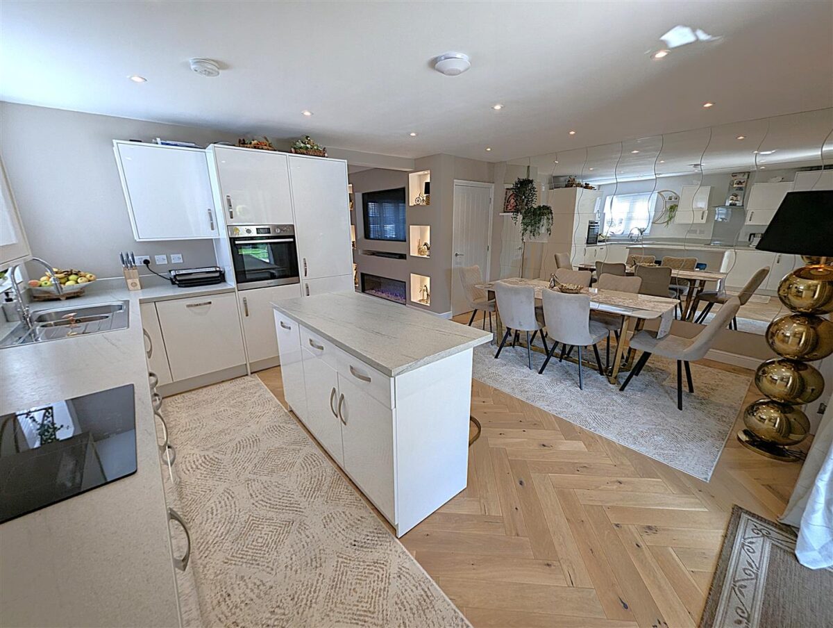 London Road, Corby