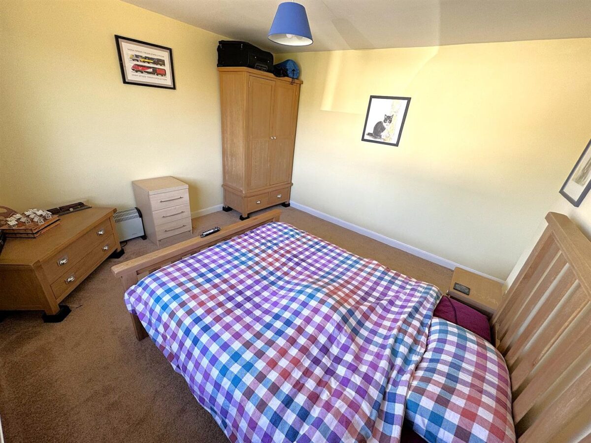 Brookes Grove, Corby