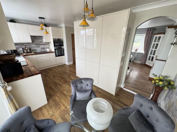 Collingwood Avenue, Corby