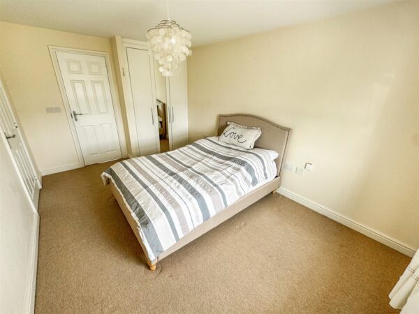 Dunnock Road, Corby