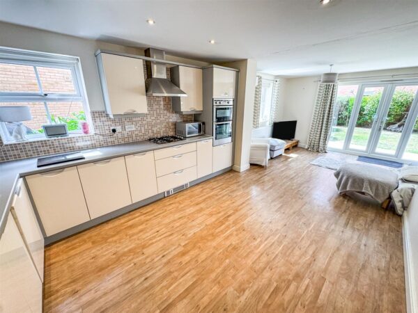 Dunnock Road, Corby