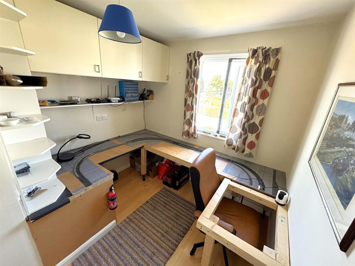 Brookes Grove, Corby