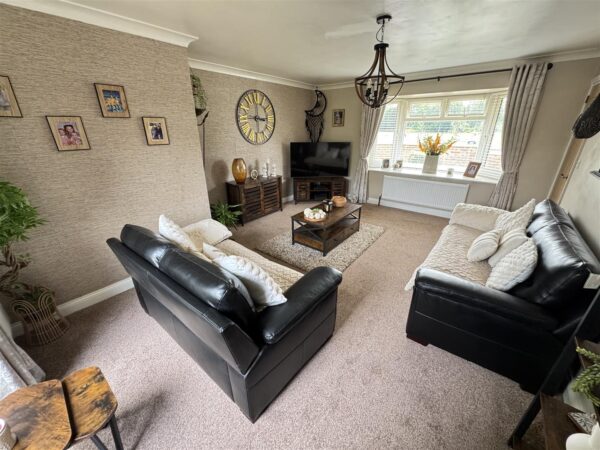 Collingwood Avenue, Corby