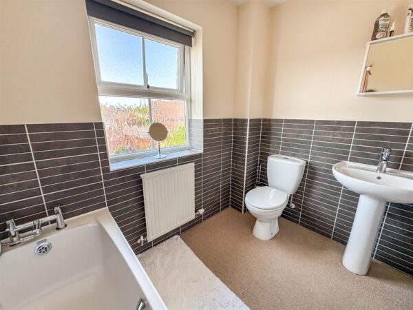Dunnock Road, Corby