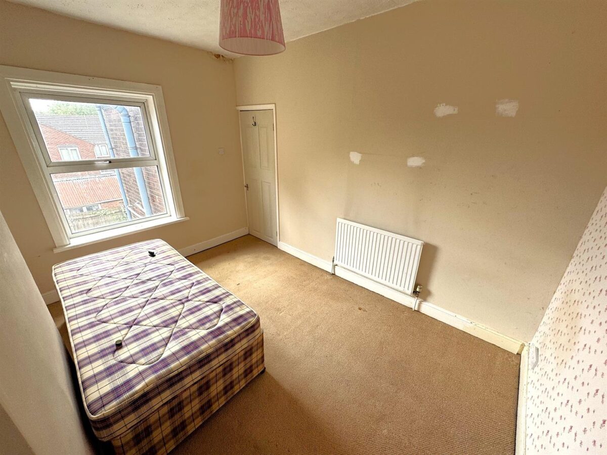 Lloyds Road, Corby