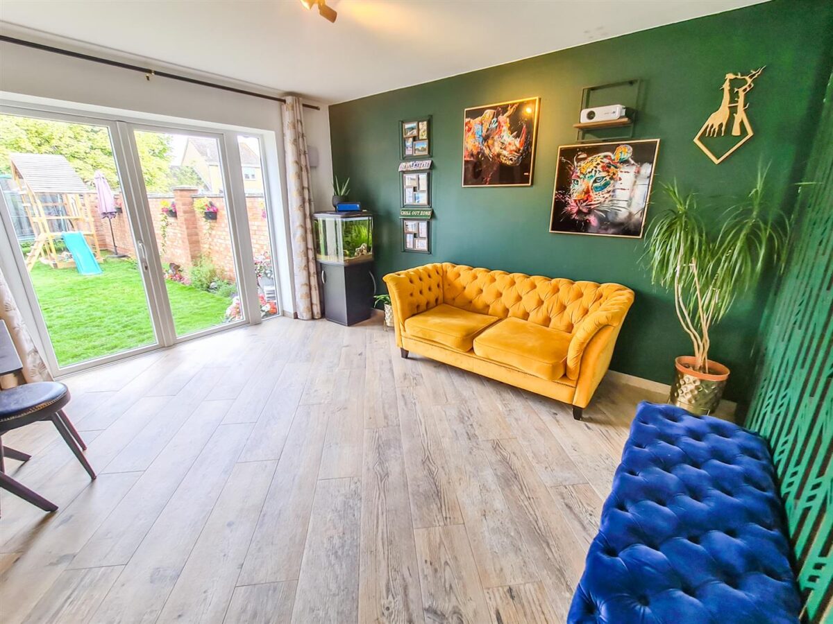 Willow Brook Road, Corby
