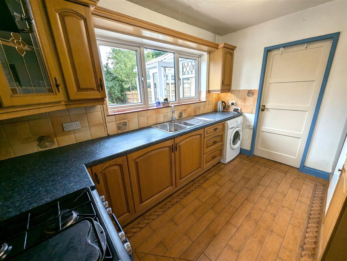 Chase View Road, Geddington, Kettering