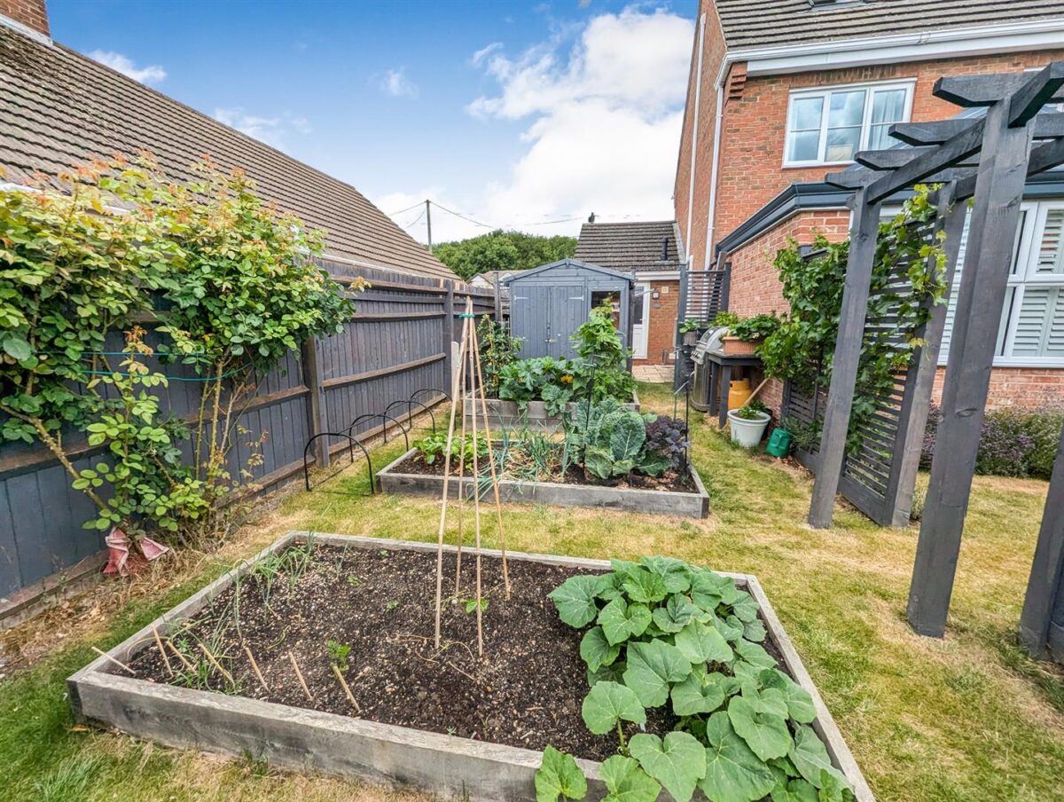 Corby Road, Weldon, Corby