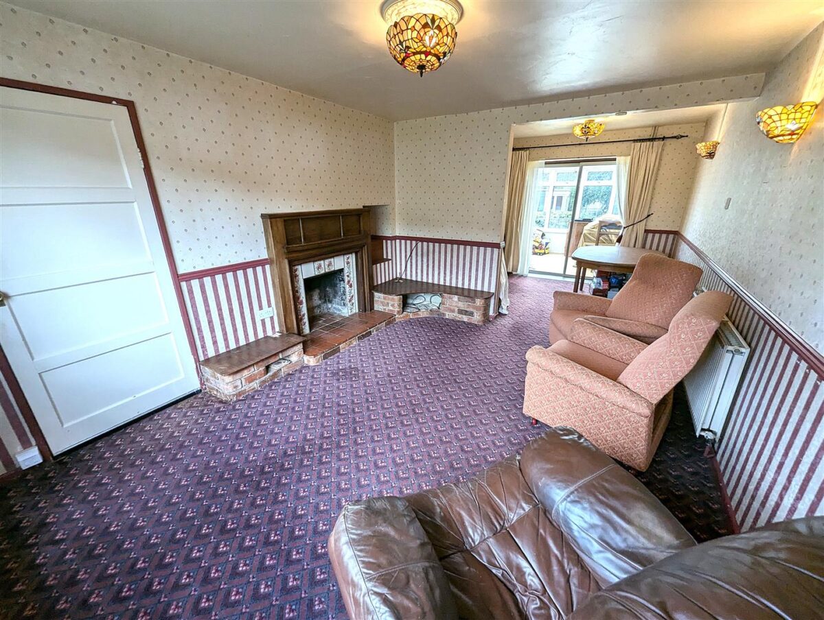 Chase View Road, Geddington, Kettering