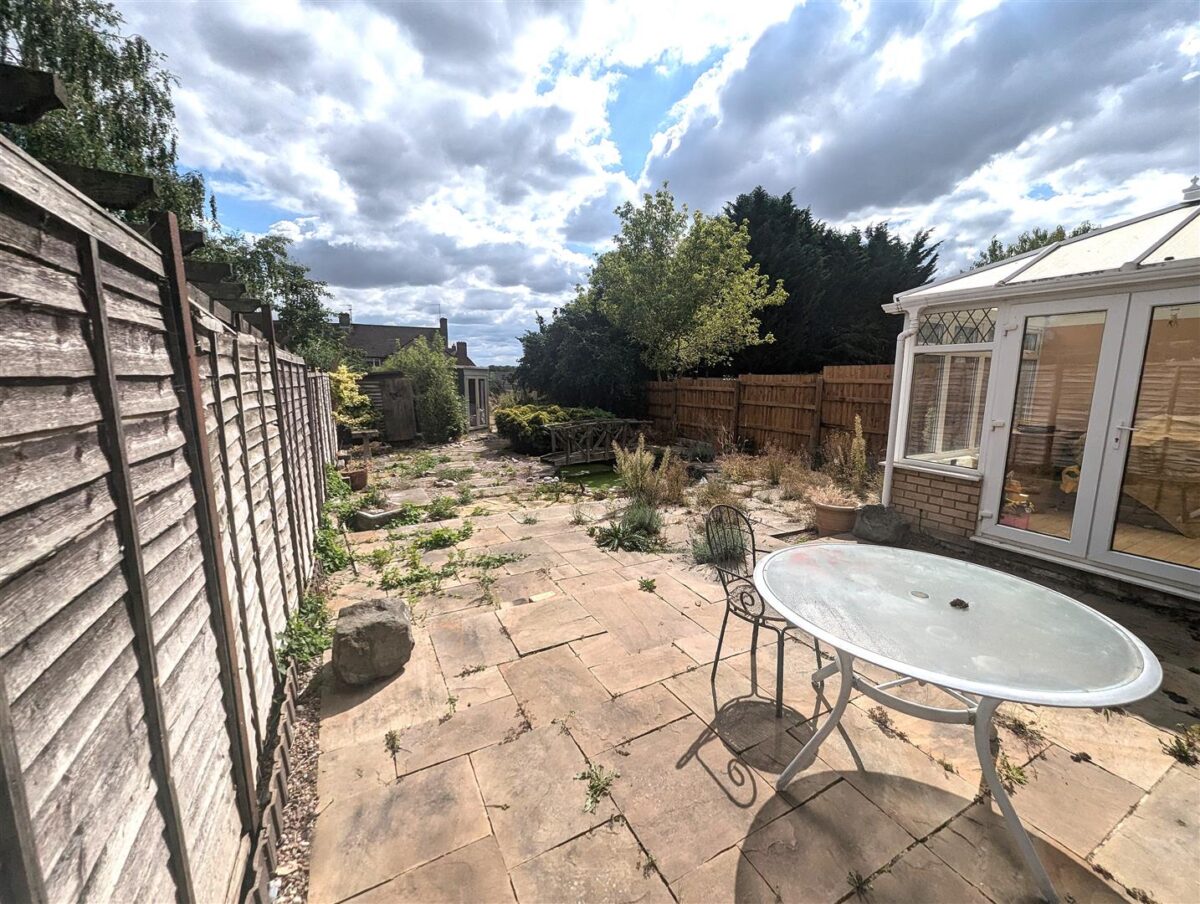 Chase View Road, Geddington, Kettering
