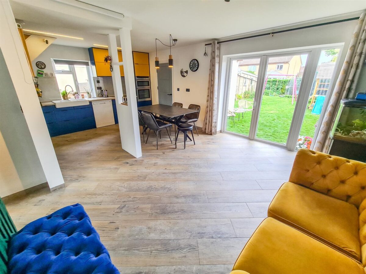 Willow Brook Road, Corby