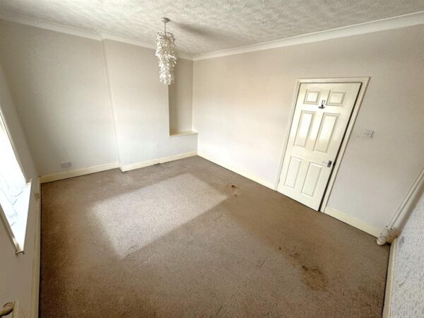 Lloyds Road, Corby