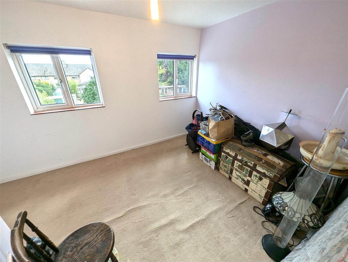 Chase View Road, Geddington, Kettering