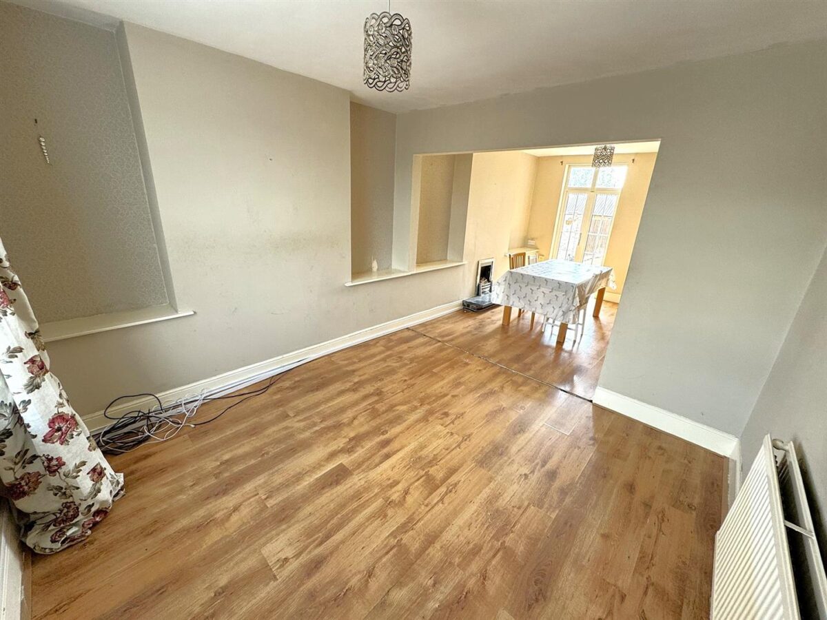 Lloyds Road, Corby