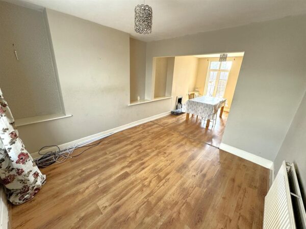 Lloyds Road, Corby
