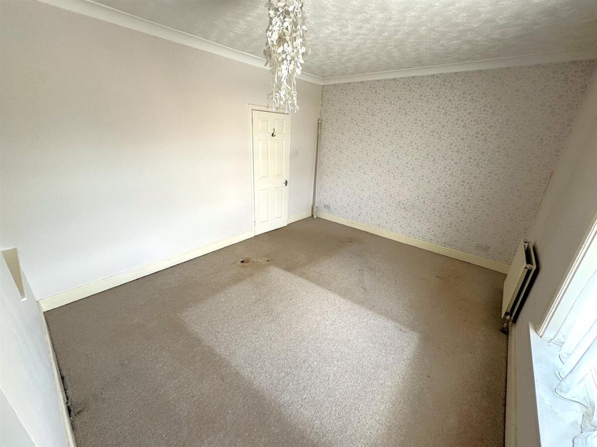 Lloyds Road, Corby