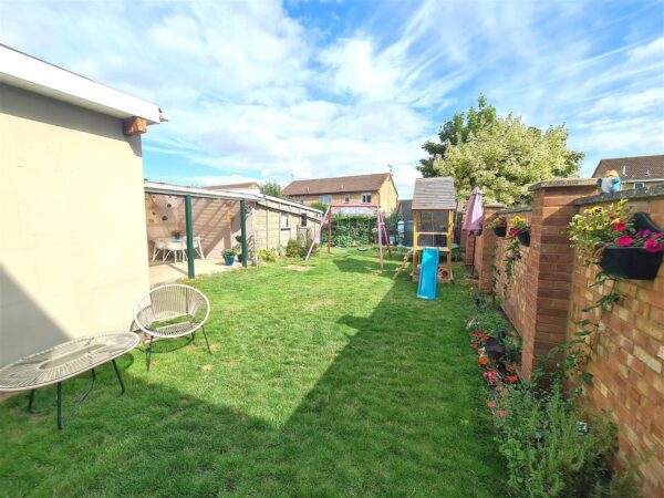 Willow Brook Road, Corby