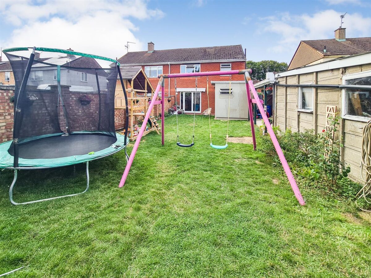 Willow Brook Road, Corby