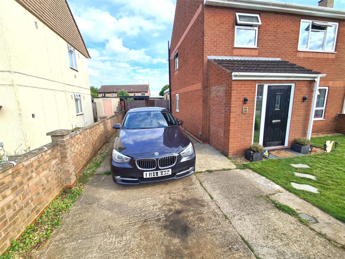 Willow Brook Road, Corby