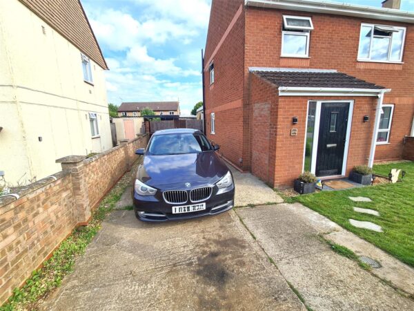 Willow Brook Road, Corby