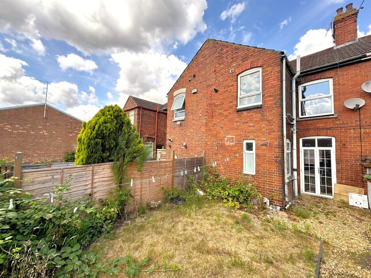 Lloyds Road, Corby