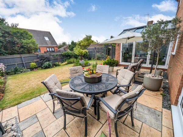 Corby Road, Weldon, Corby
