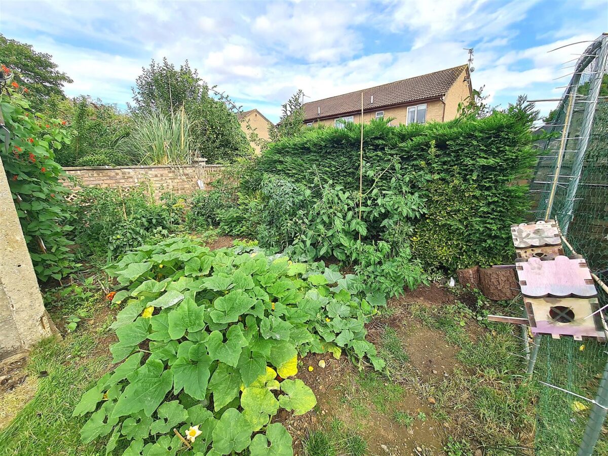 Willow Brook Road, Corby