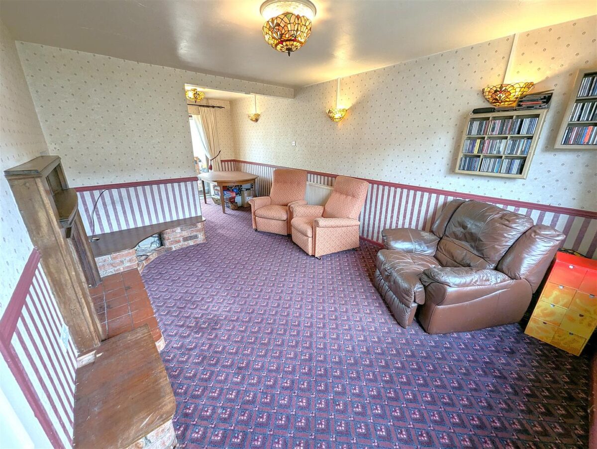 Chase View Road, Geddington, Kettering