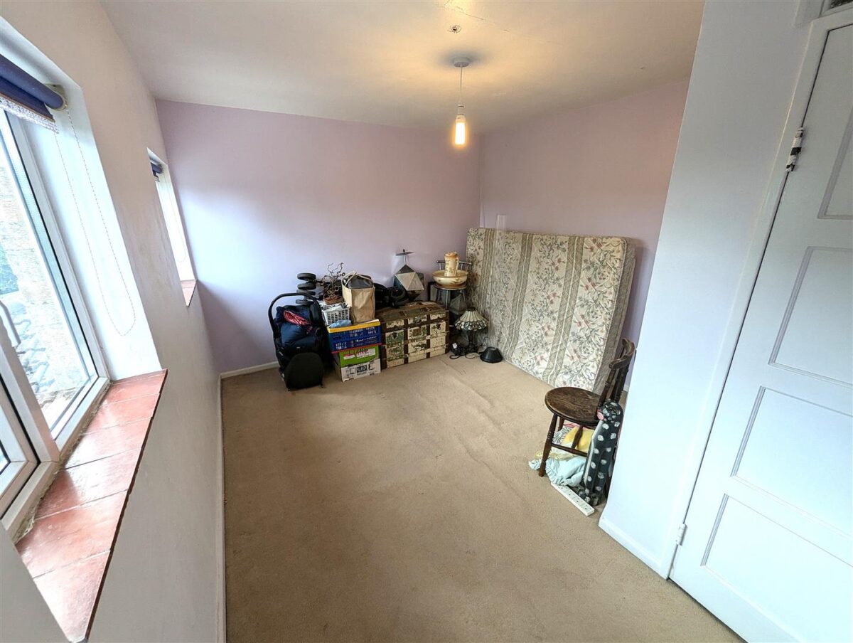 Chase View Road, Geddington, Kettering