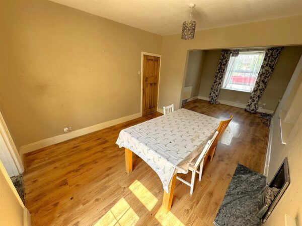 Lloyds Road, Corby