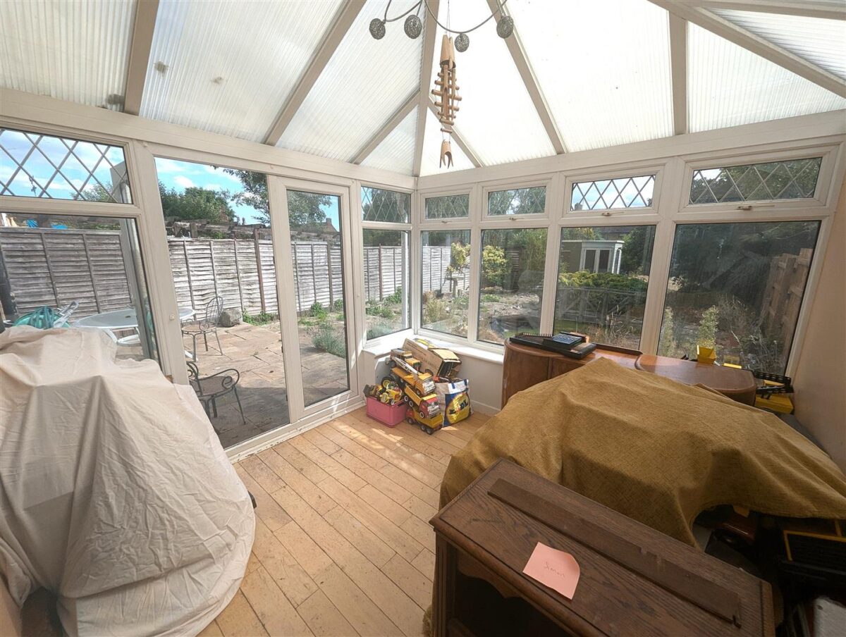 Chase View Road, Geddington, Kettering