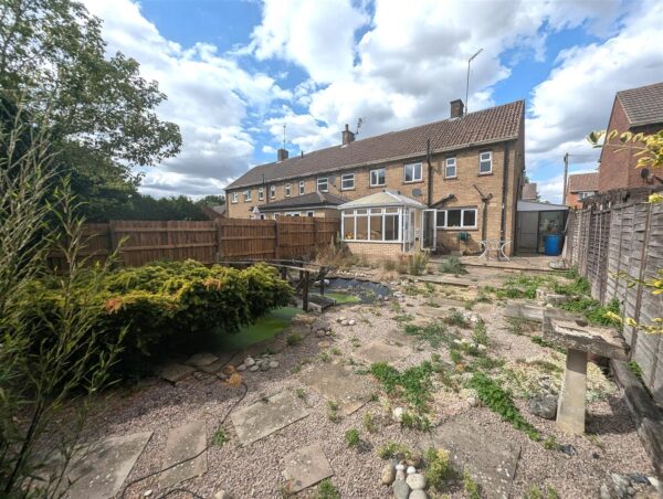 Chase View Road, Geddington, Kettering