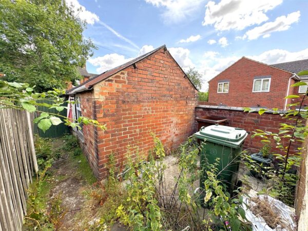 Lloyds Road, Corby