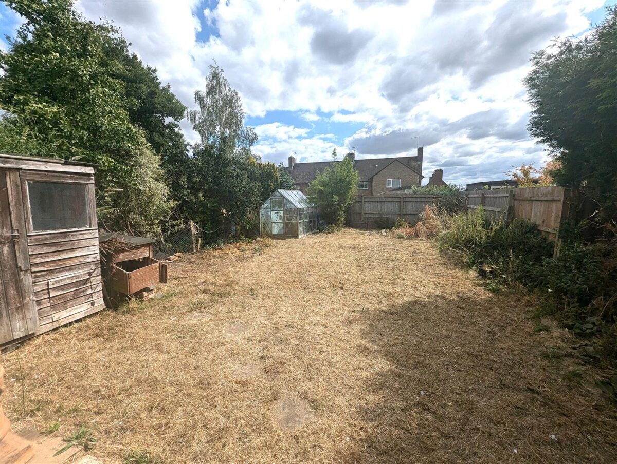 Chase View Road, Geddington, Kettering