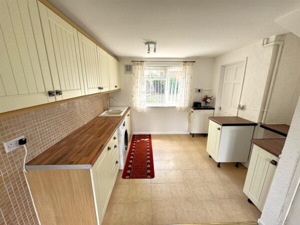 Cambridge Avenue, Corby
