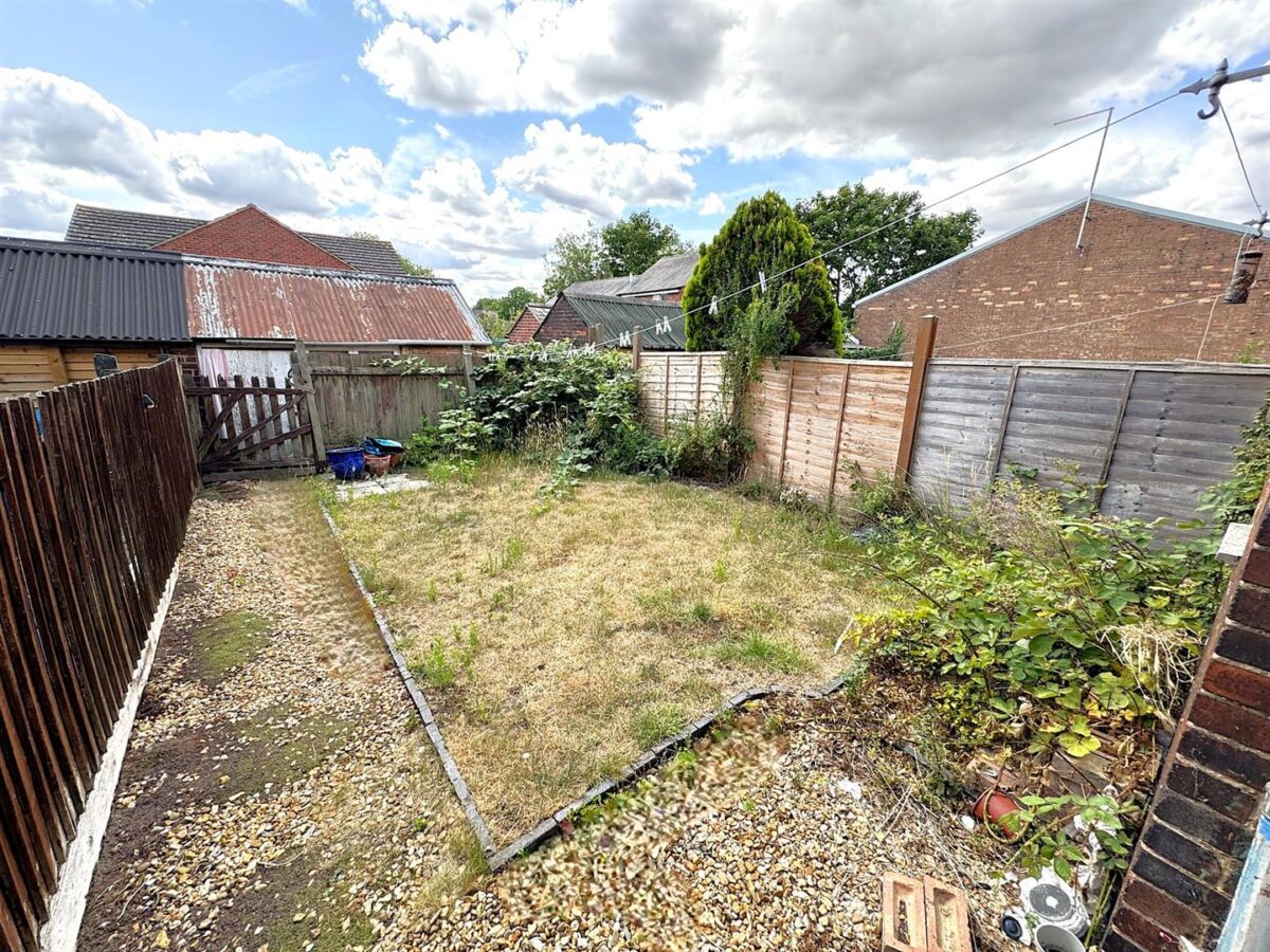 Lloyds Road, Corby