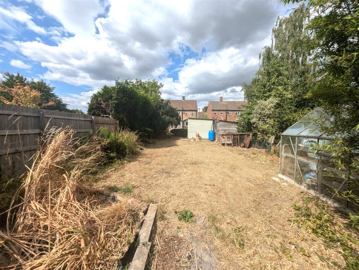 Chase View Road, Geddington, Kettering