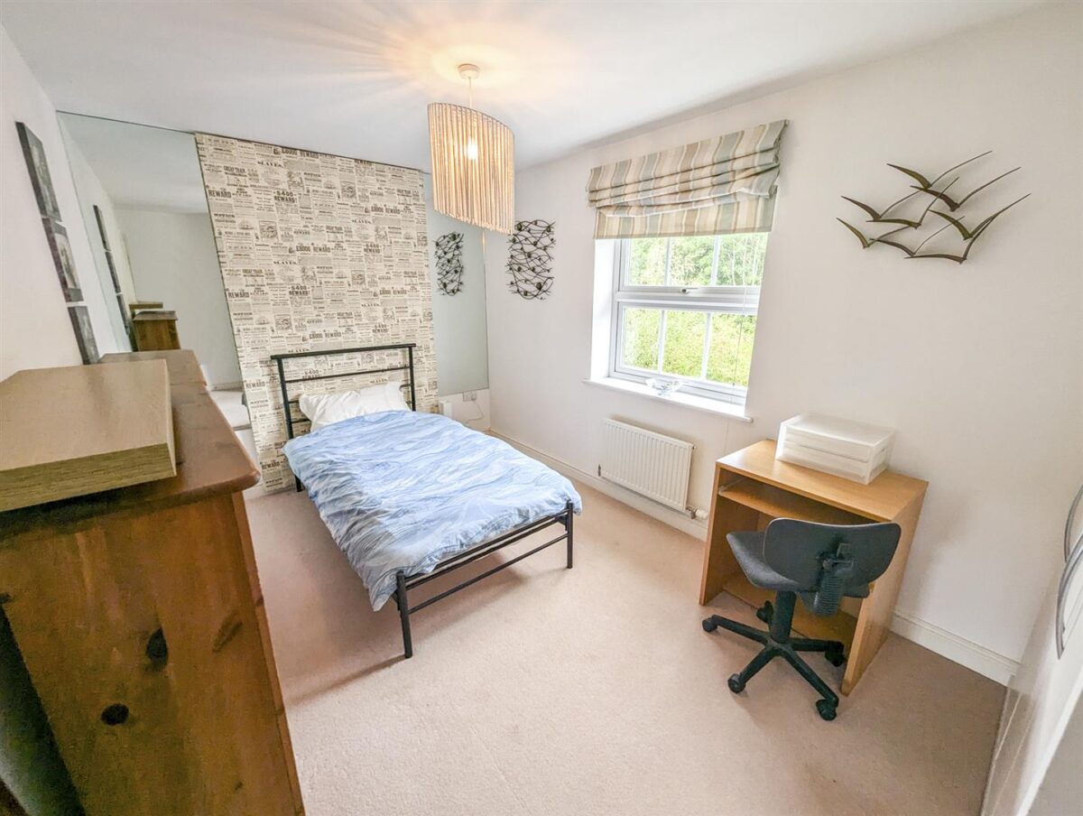 Thrush Close, Corby