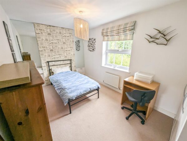 Thrush Close, Corby