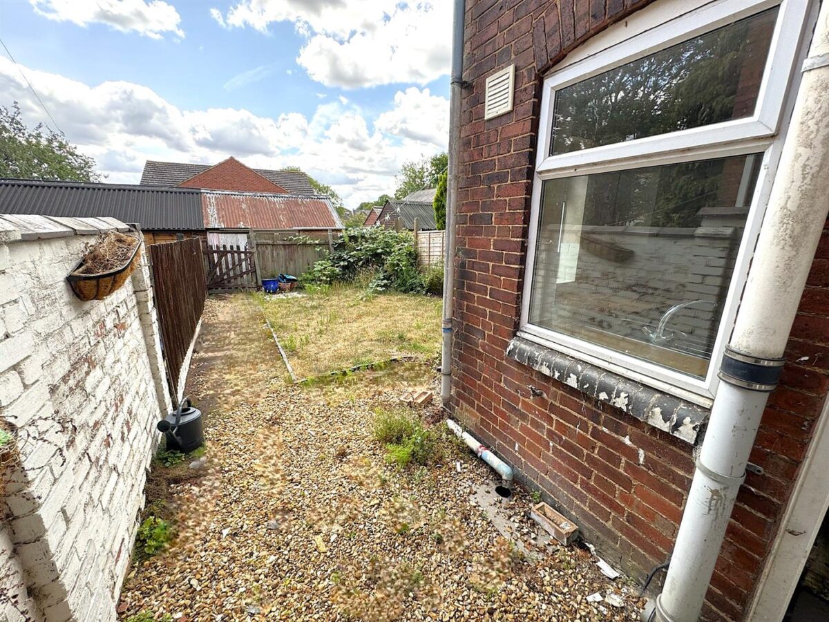 Lloyds Road, Corby