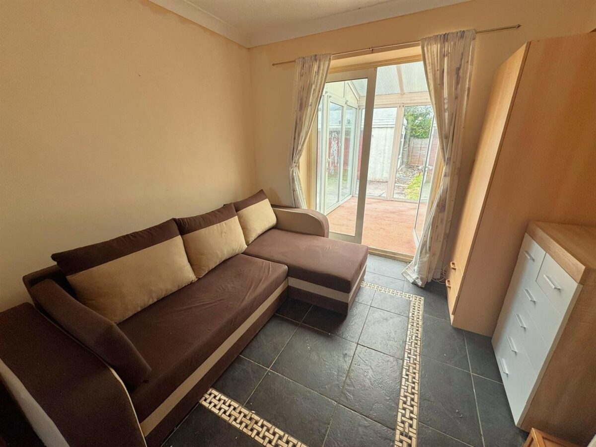 Willow Brook Road, Corby