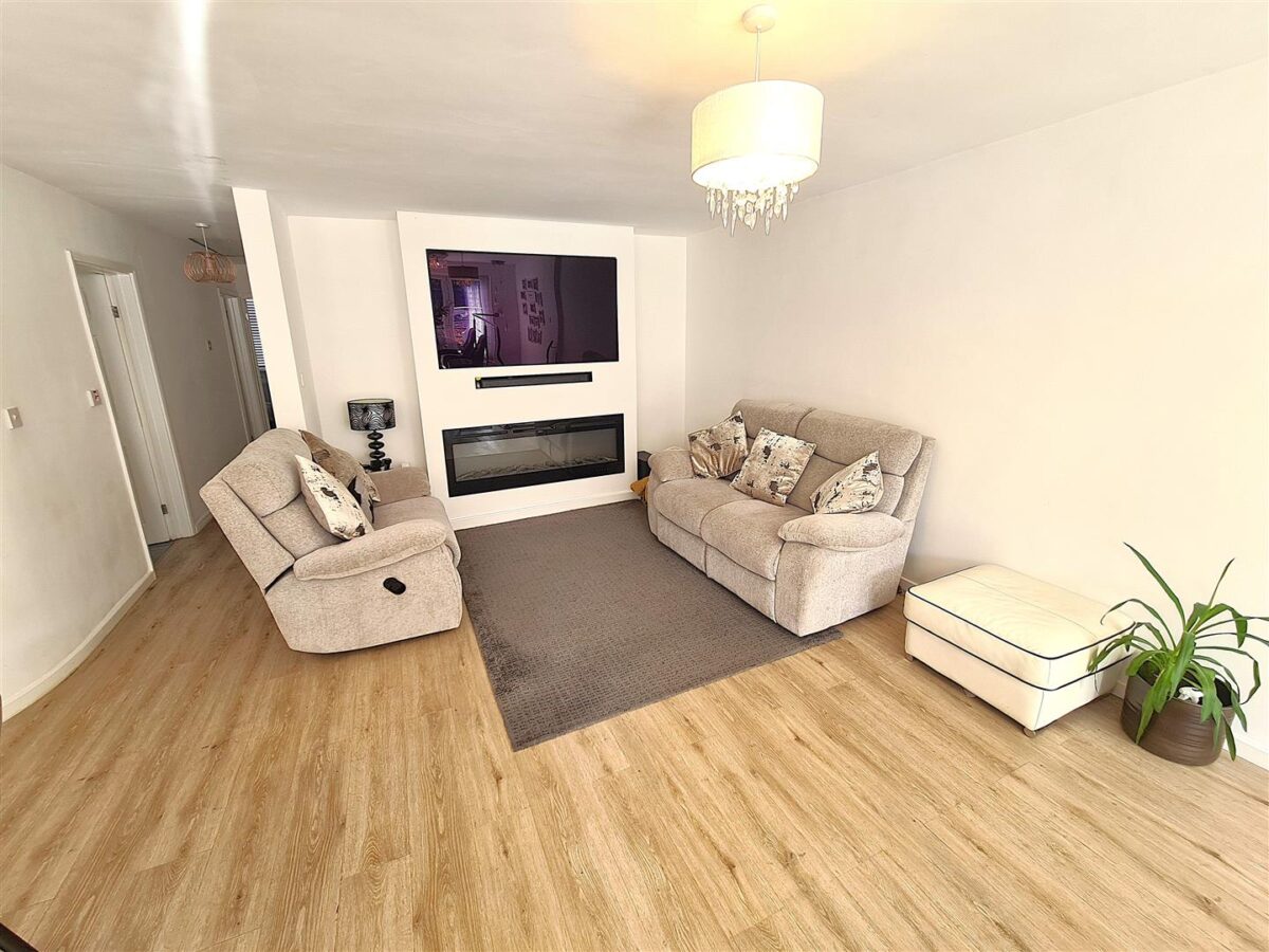 Hillside Crescent, Weldon, Corby
