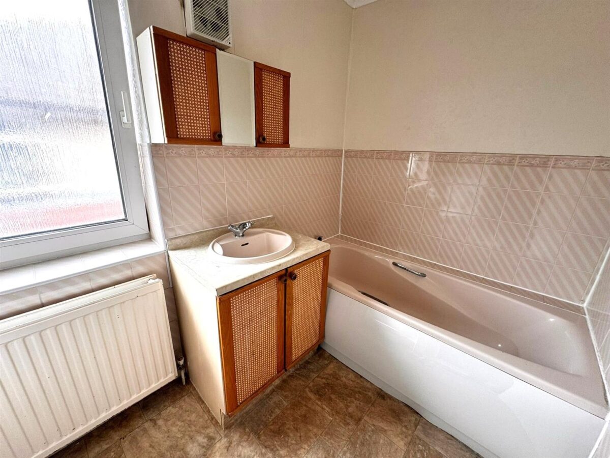 Willow Brook Road, Corby