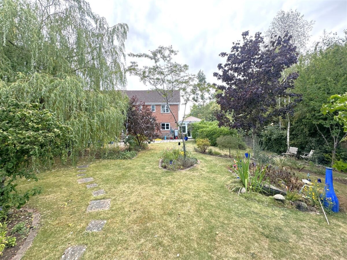 Buttercup Close, Corby