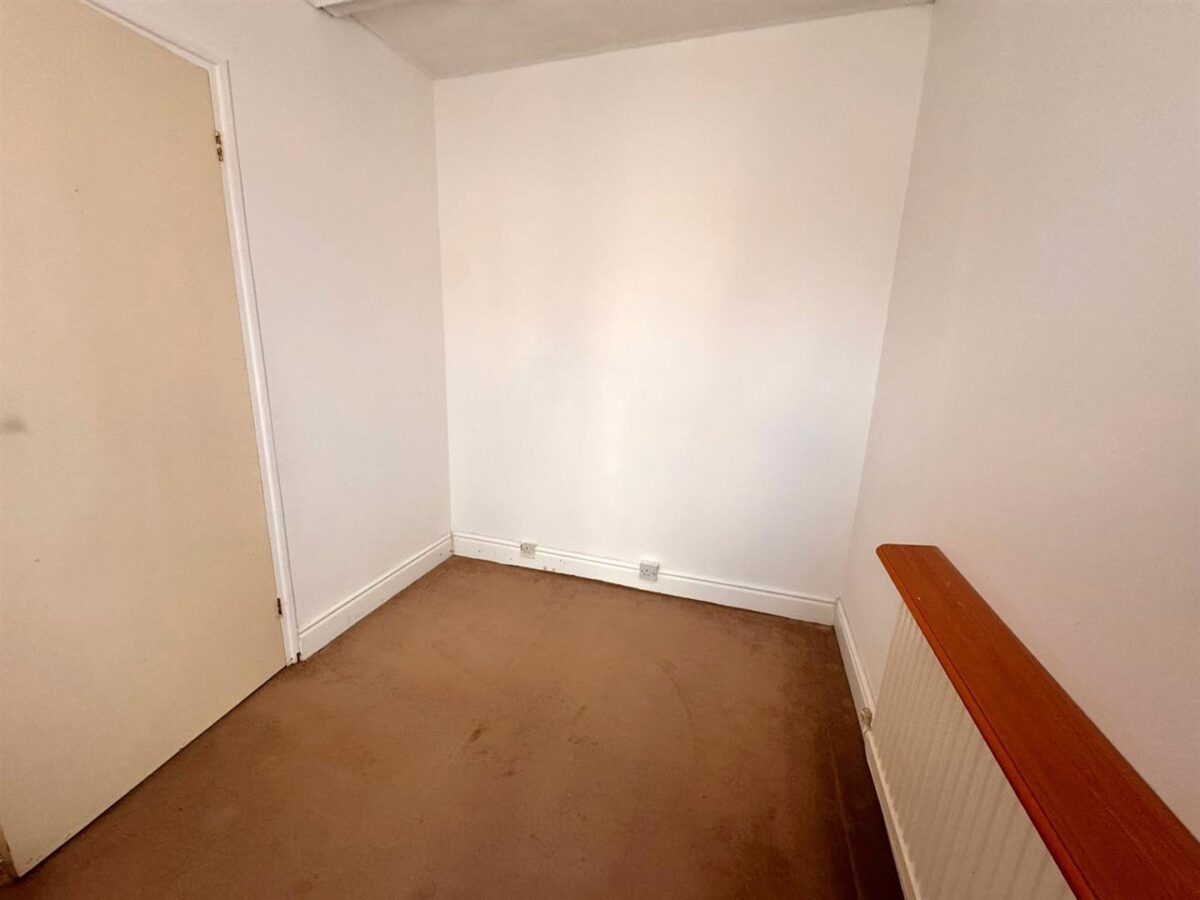 Willow Brook Road, Corby