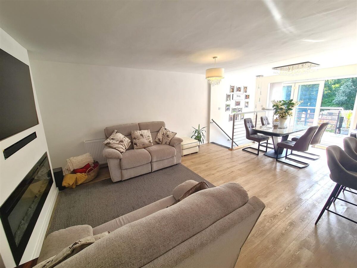 Hillside Crescent, Weldon, Corby